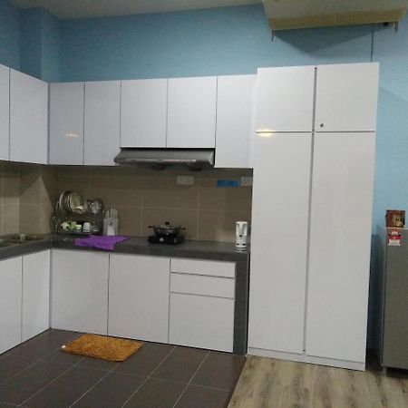 Xenia Homestay Кучінг Екстер'єр фото