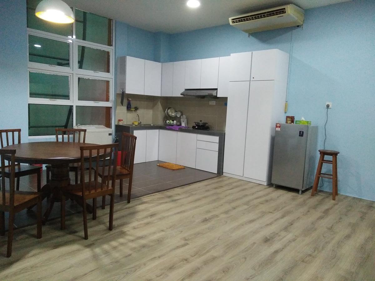 Xenia Homestay Кучінг Екстер'єр фото