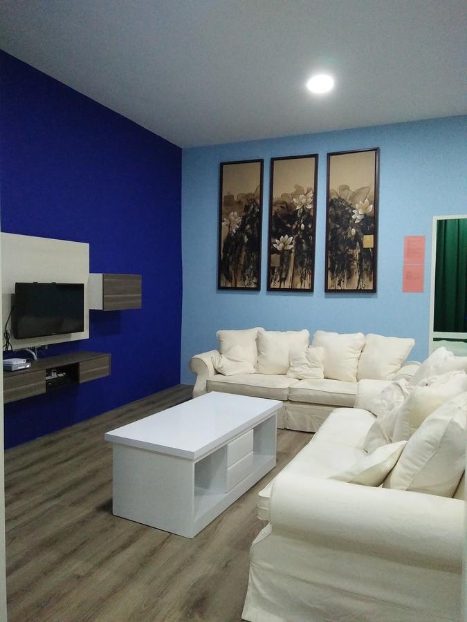 Xenia Homestay Кучінг Екстер'єр фото