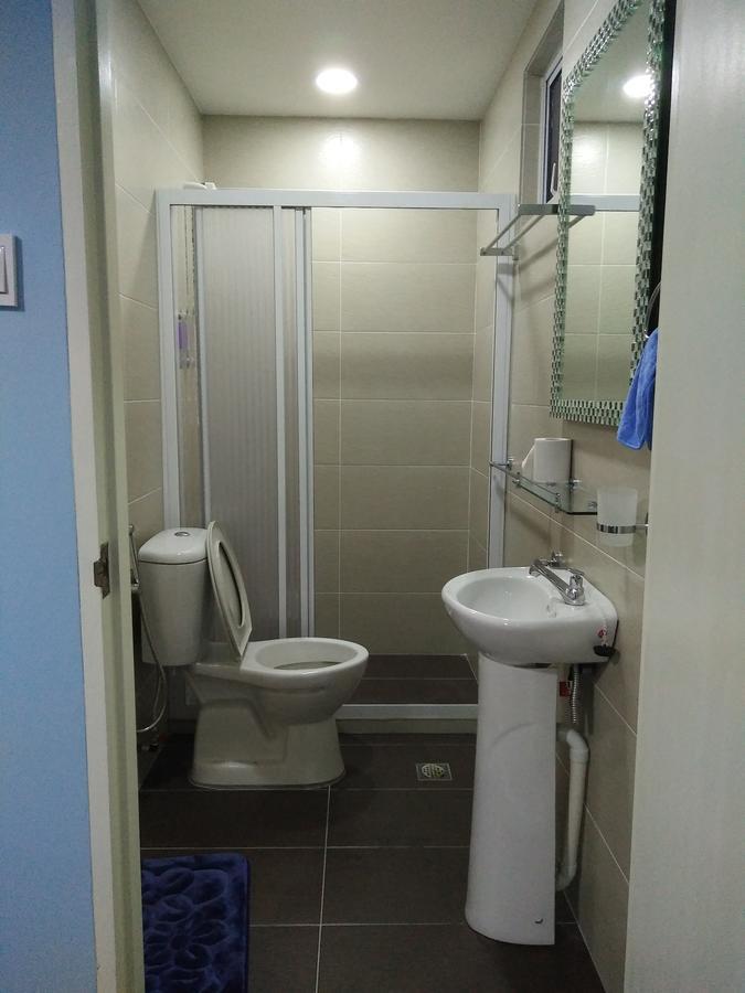 Xenia Homestay Кучінг Екстер'єр фото