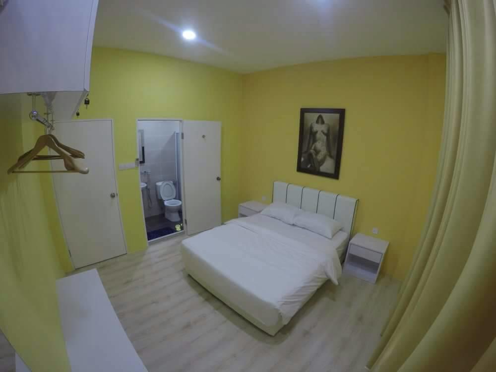Xenia Homestay Кучінг Екстер'єр фото
